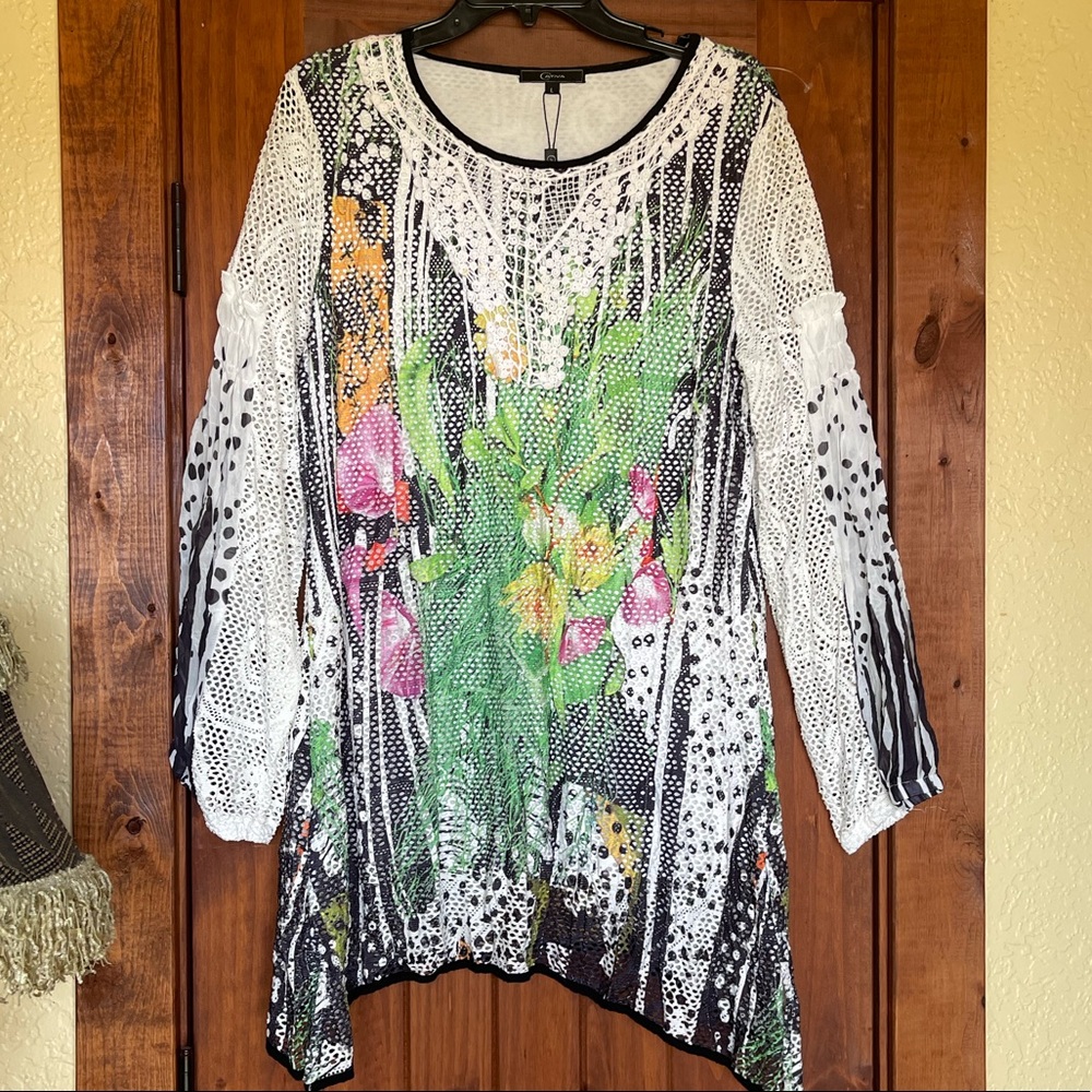 Cativa Tunic Top shark Bite Hem
